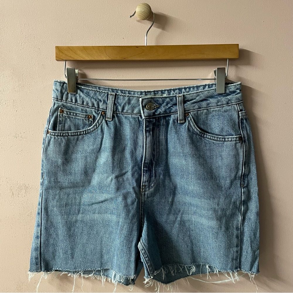 TopShop Medium Wash Blue Cutoff Mom Jean Shorts Size 30 EUC